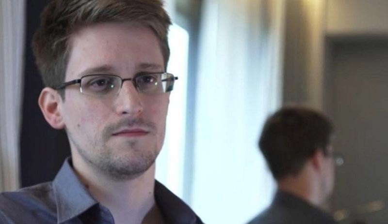 Snowden: Facebook istihbarat şirketi