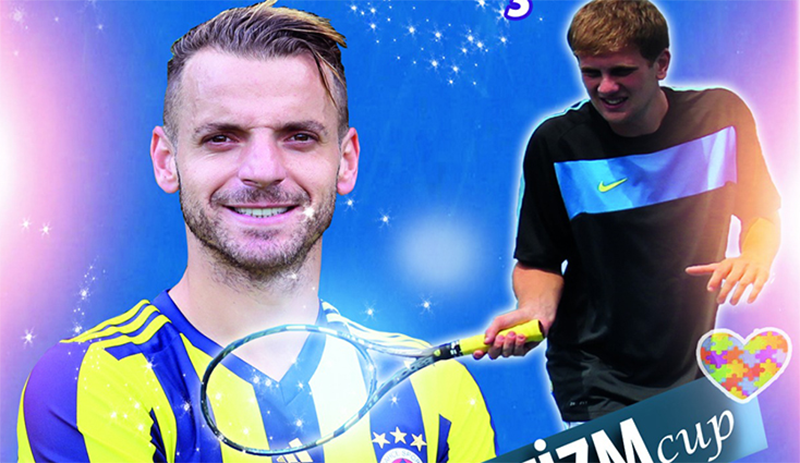 Fenerbahçeli Soldado, otizmli tenisçi ile gösteri maçı yaptı