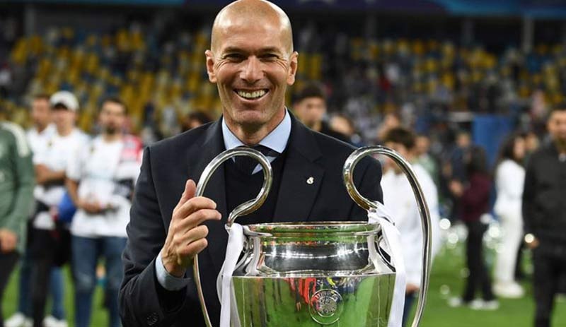 Zidane 3 şampiyonluktan sonra istifa etti