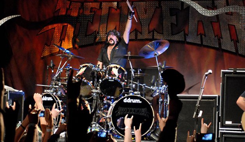 Pantera'nın davulcusu Vinnie Paul hayatını kaybetti