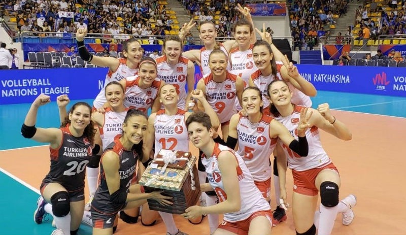 Voleybol Kadın Milli Takımı yarı finalde