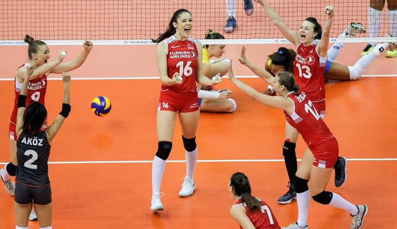 Voleybol Kadın Milli Takımı finalde