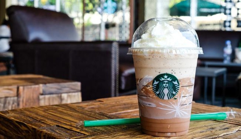 Starbucks'tan plastik yasağı