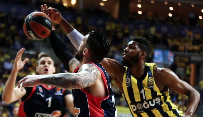 Fenerbahçe ABD'li yıldızla yollarını aradı