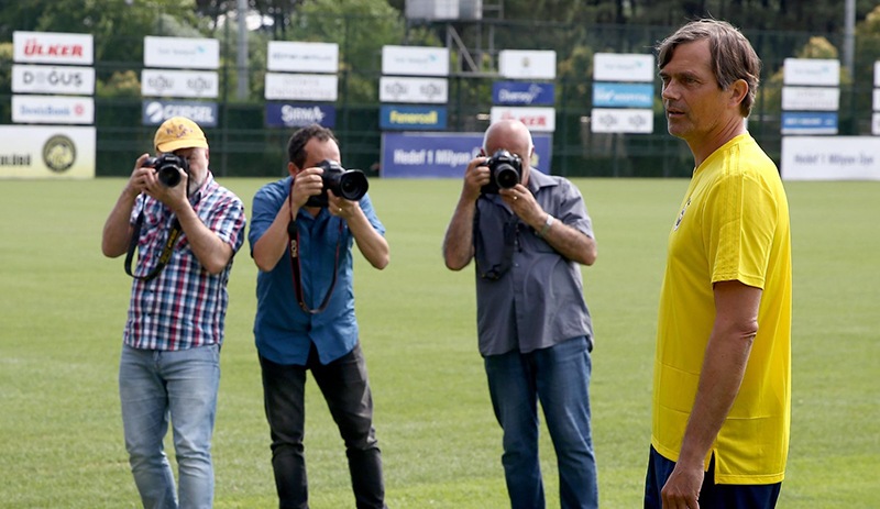 Cocu'dan Fenerbahçeli futbolculara talimat: Konuşun