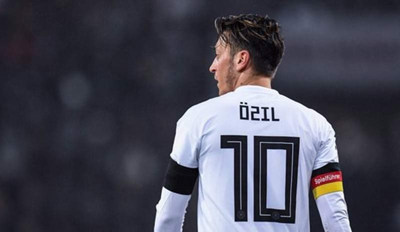 'Özil'den çok memnunum, başına gelenler talihsizlik'