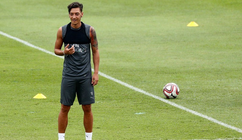 'Özil'in bırakmasının sorumlusu İçişleri Bakanı'