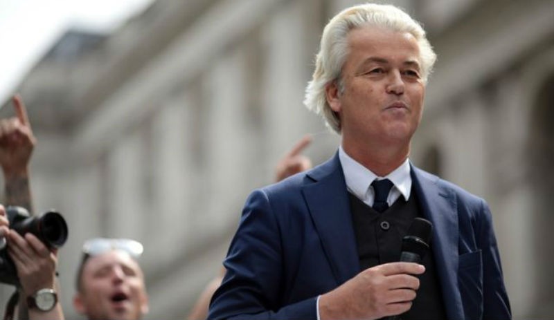 Wilders'ten koalisyon görüşmeleri öncesi provokasyon: Irkçı eylemi ziyaret etti