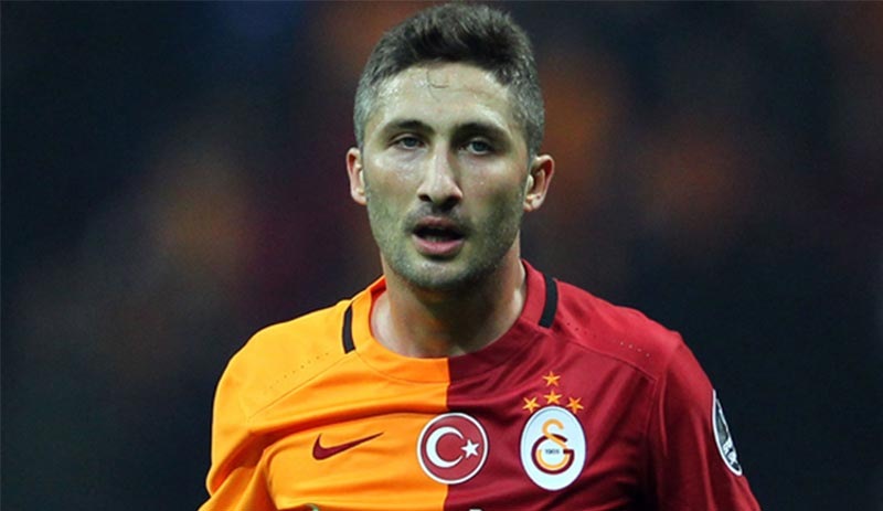 Sabri Sarıoğlu futbolu bırakıyor