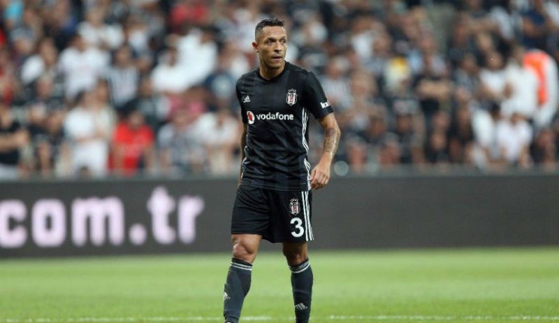 Adriano Beşiktaş'ın Sarpsborg kadrosunda yok