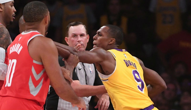 Lakers Rockets maçında ortalık karıştı