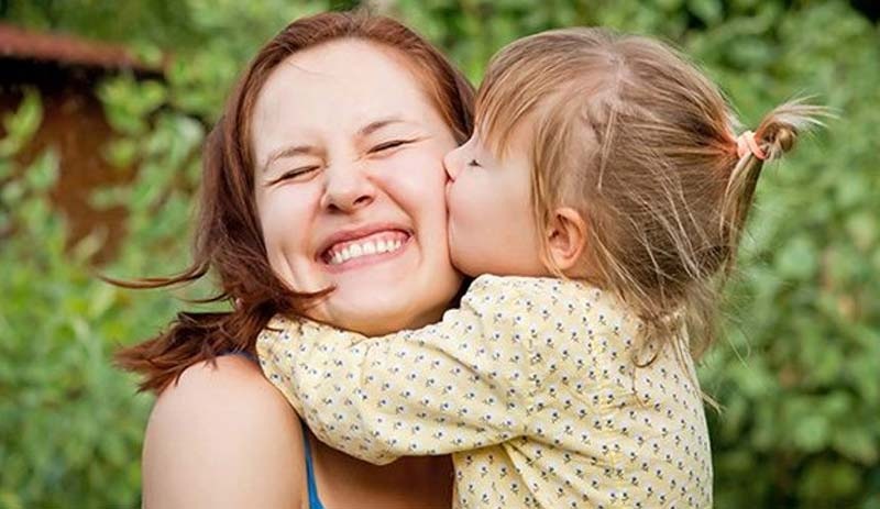 Sarılmayı sevmek veya sevmemek çocuklukla ilgili