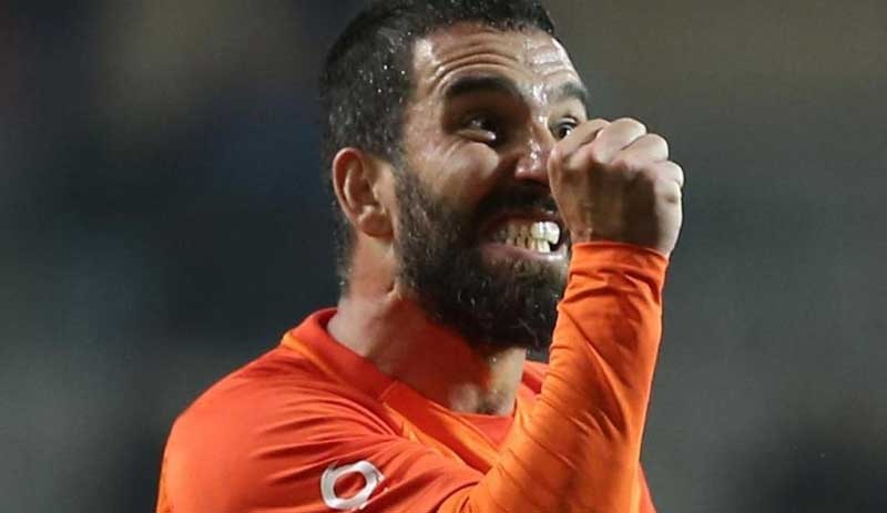 Arda Turan protesto edildi