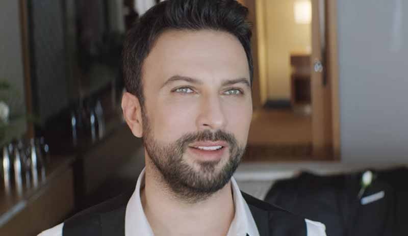 Tarkan 'minik ayakları' paylaştı