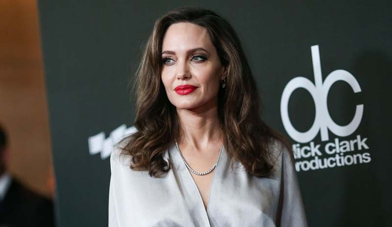 Angelina Jolie siyasete göz kırptı