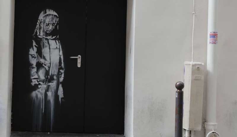 Banksy'nin duvar resmini duvarla birlikte çaldılar