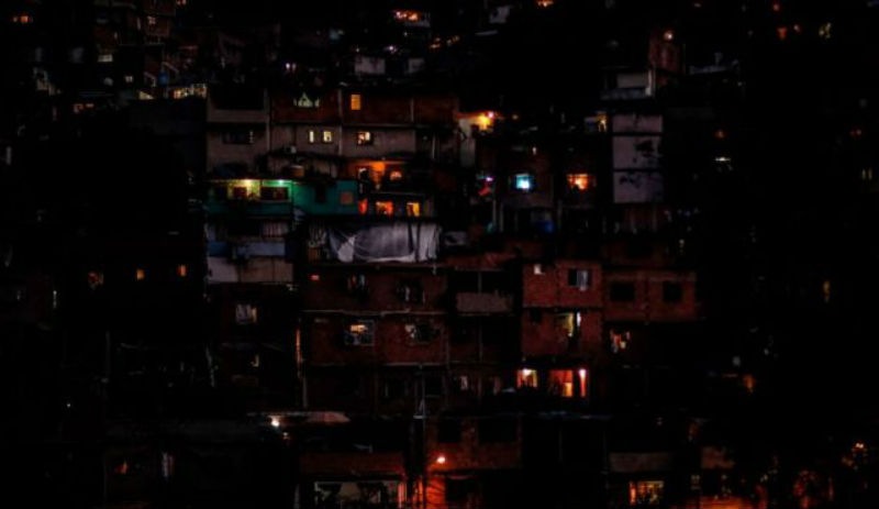 Venezuela'da elektrik kesintisi: Yağma ve ölüm haberleri gelmeye başladı