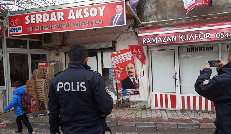 İzmir'de CHP'nin seçim ofisine saldırı