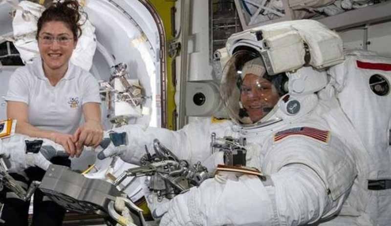 Kadın astronotların ortak uzay yürüyüşü kıyafet olmadığından iptal oldu
