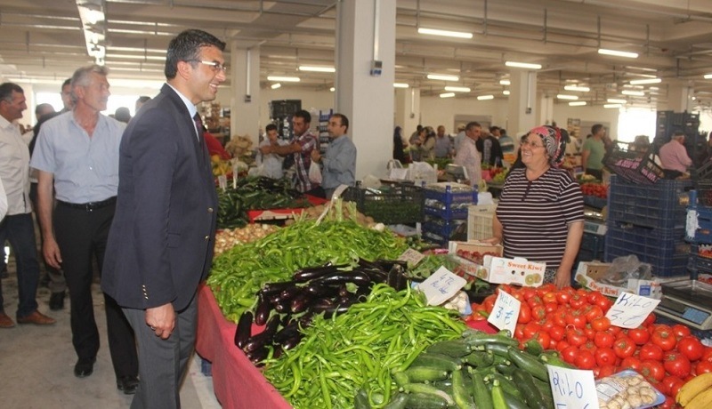 'MHP'li başkan kendisine oy vermeyen esnafın tezgah açmasına izin vermedi' iddiası