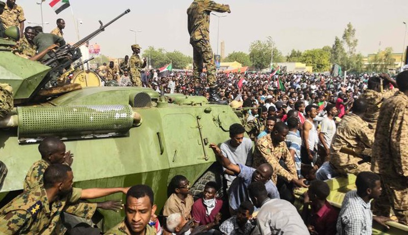 Sudan'da darbe protestoları: 13 ölü