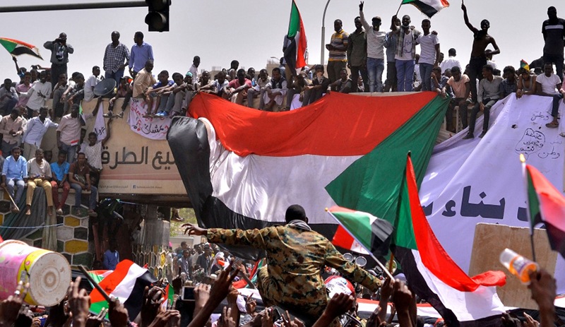 Sudan'da sokağa çıkma yasağı kaldırıldı