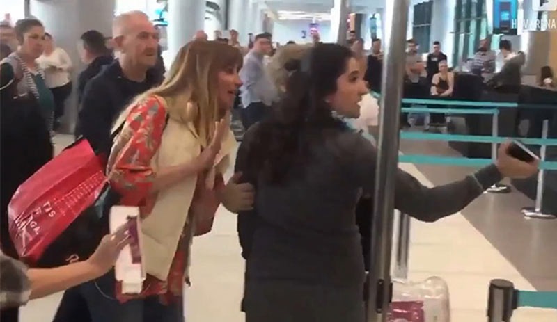 Havalimanı çalışanına hakaret eden kadına tepki