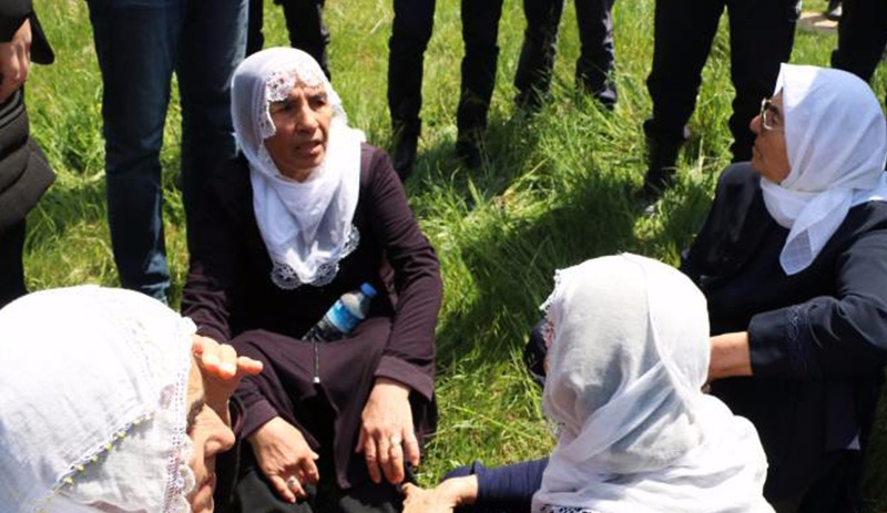 Gebze'de polis anneleri bir kez daha yerde sürükledi