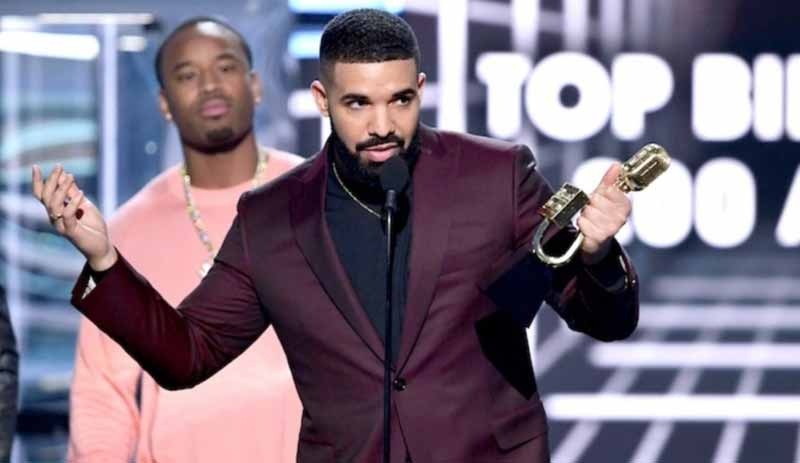 Drake, Taylor Swift'in rekorunu kırarak tarihe geçti