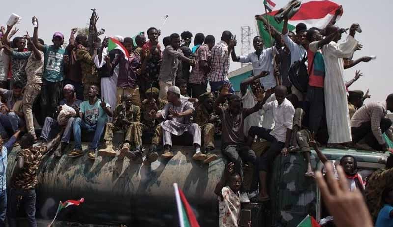 'Sudan'da ordunun müdahalesinde 100 kişi öldü'