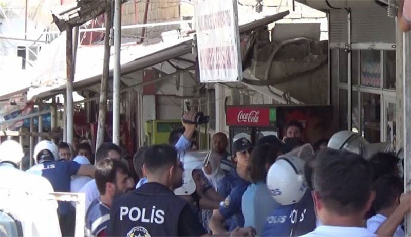 Hasankeyf’te polis engeli: 33 HDP'li darp edilerek gözaltına alındı