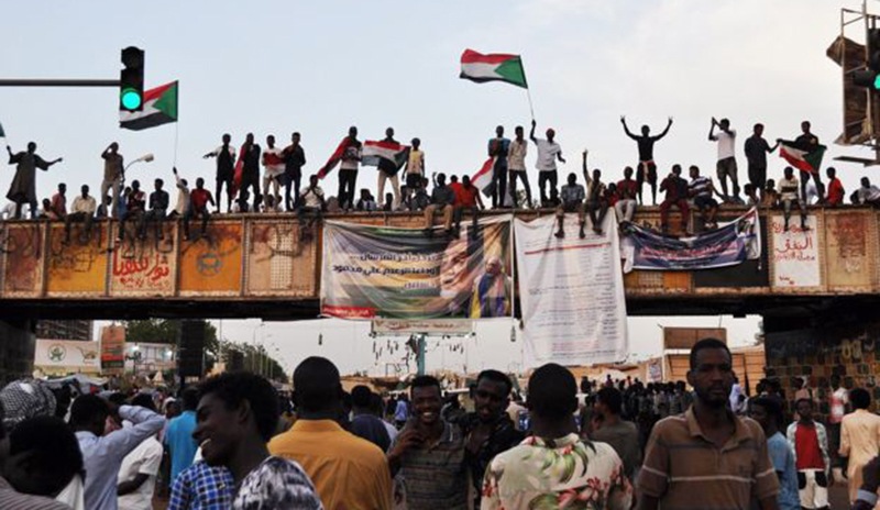 Sudan'da gece gösterileri