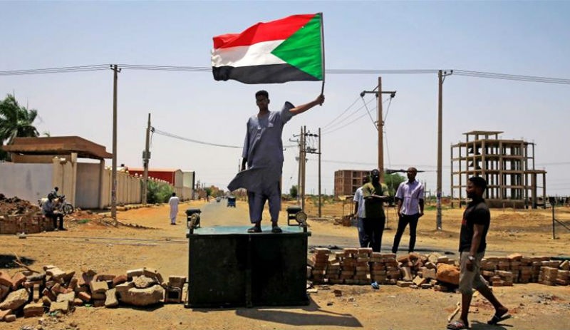Sudan'da kesilen internet tek bir kişi için açıldı