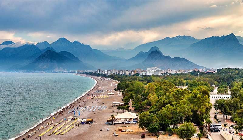 Antalya Belediye Başkanı: Turistlerden 'ayak bastı parası' alınmalı