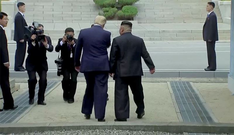 Kuzey Kore'ye ayak basan ilk ABD Başkanı