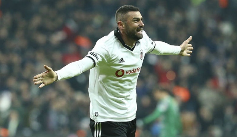 Burak Yılmaz Beşiktaş'ta kalıyor