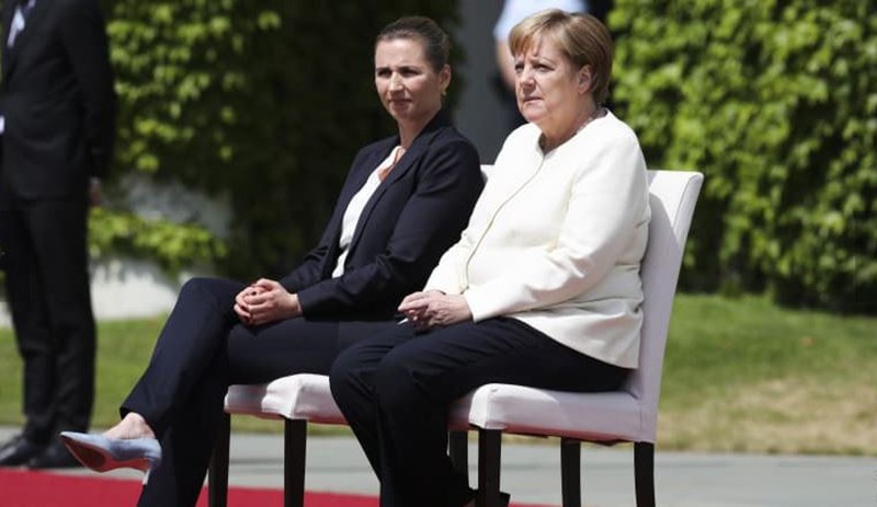 Merkel titrememek için sandalyeye oturdu