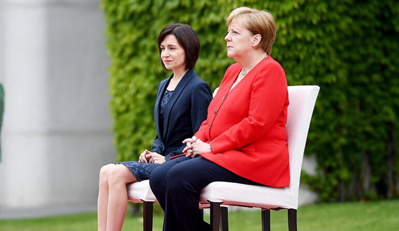 Merkel yine sandalyede
