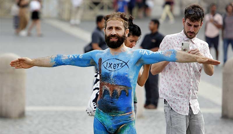 Vatikan'da 'Hasankeyf kurtulsun' performansı