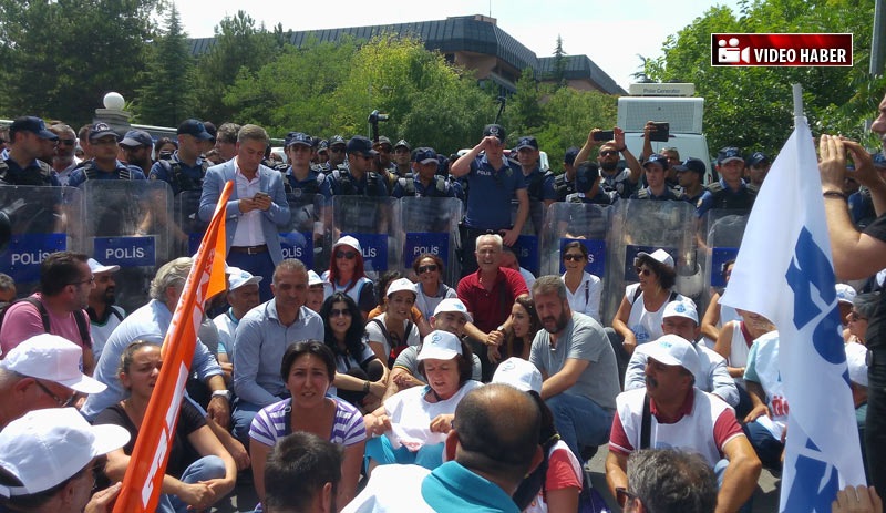 Ankara'da KESK eylemine gazlı müdahale: Gözaltılar var