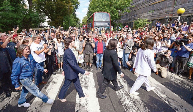 Beatles hayranları Abbey Road'ın 50. yıl dönümünü unutmadı