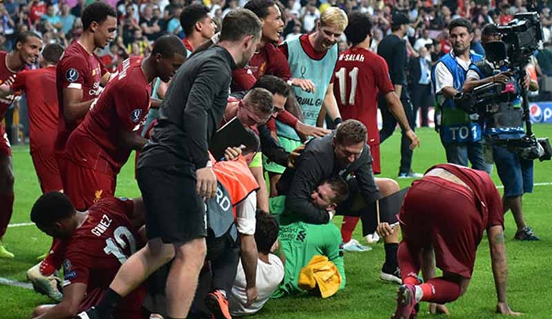 Liverpool, Adrian'ı sakatlayan taraftarı UEFA'ya şikayet etti