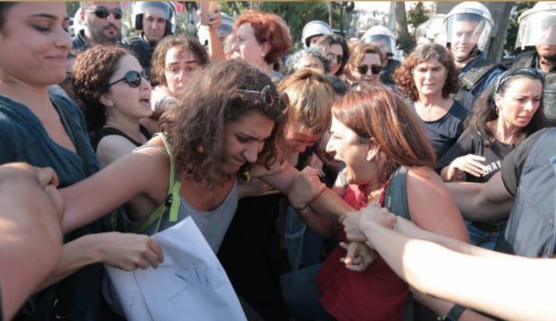 Kayyımları protesto eden kadınlara polis müdahalesi: 23 gözaltı