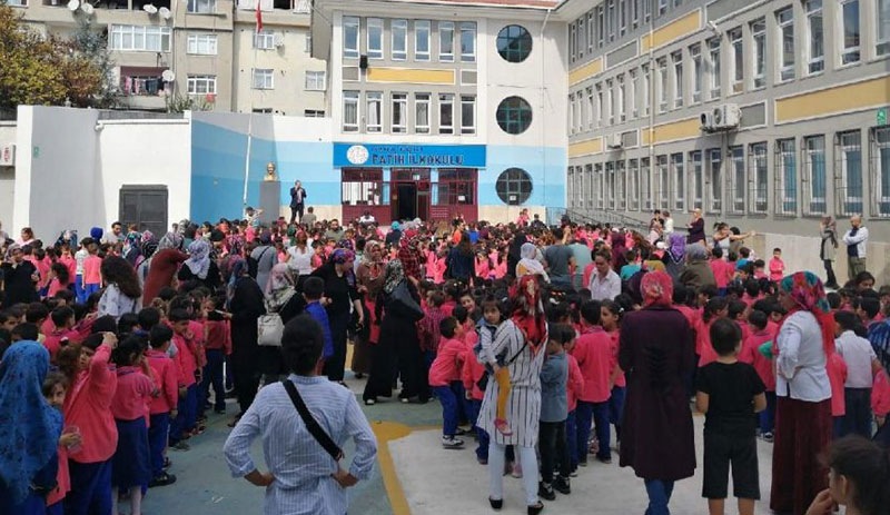 Depremin Ardından İstanbul, Kocaeli Ve Bursa'da Okullar Tatil Edildi