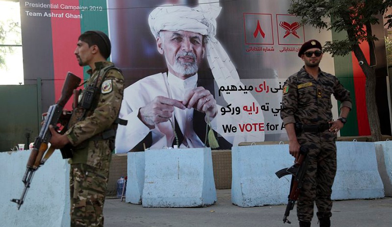 Afganistan'da sandık başında: Taliban bölgelerinde seçim yok
