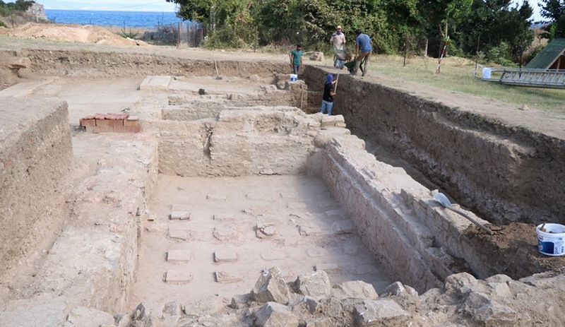 Çanakkale'de 1900 yıllık kadın doktor mezarı bulundu