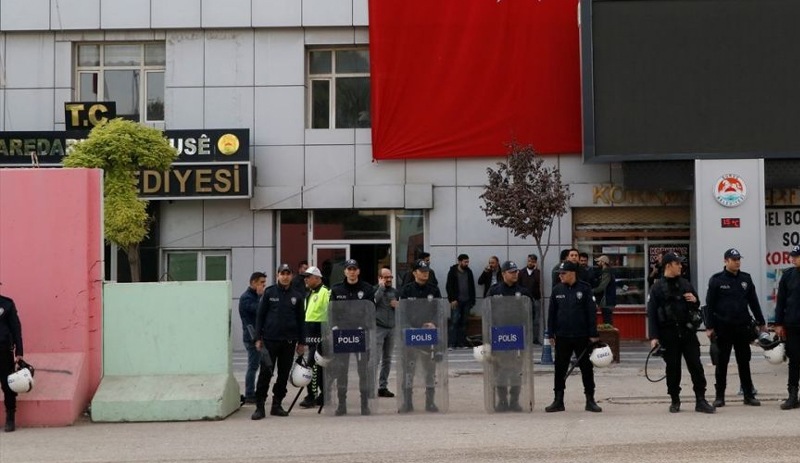 Gözaltına alınan HDP'li eş başkanlara 24 saat avukat görüşü yasağı