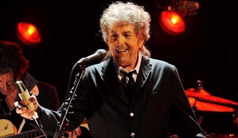 Nobel ödüllü sanatçı Bob Dylan 'sahte imza' için özür diledi