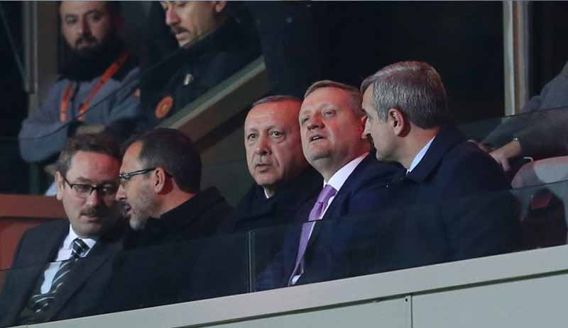 İtalyan basını: Roma tribündeki Erdoğan'ın takımını ezdi