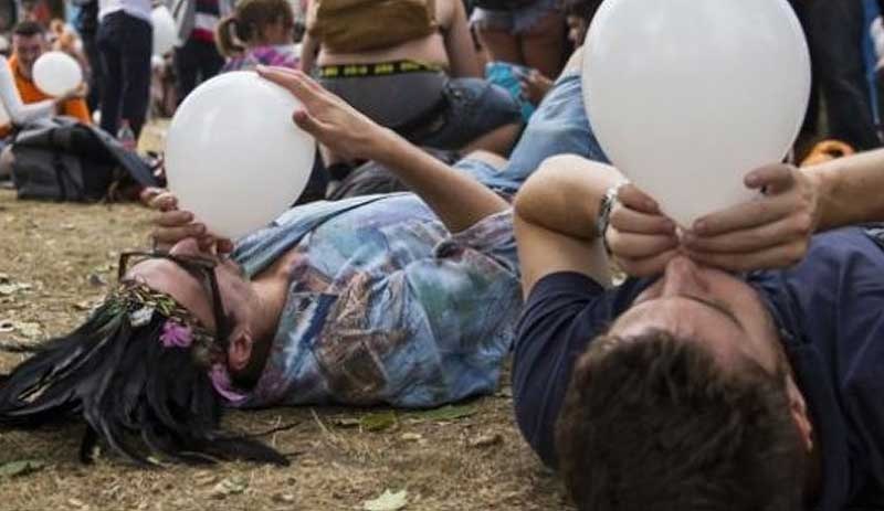 Hollanda'dan 'gülme gazı'na yasak